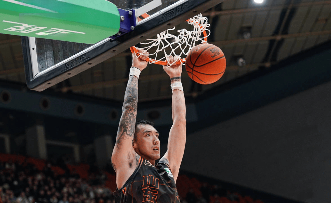 包含清晨体能课后；法兰克福止住颓势备战CBA季后赛；悬念犹存；轮换策略成焦点的词条